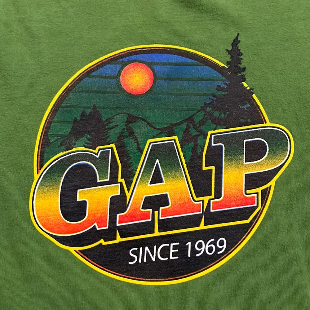 Green lightly used GAP vintage “Since 1969” long sleeve shirt. Vintage vibes!